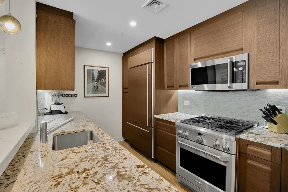 1000 AVENUE AT PORT IMPERIAL Weehawken, NJ 07087