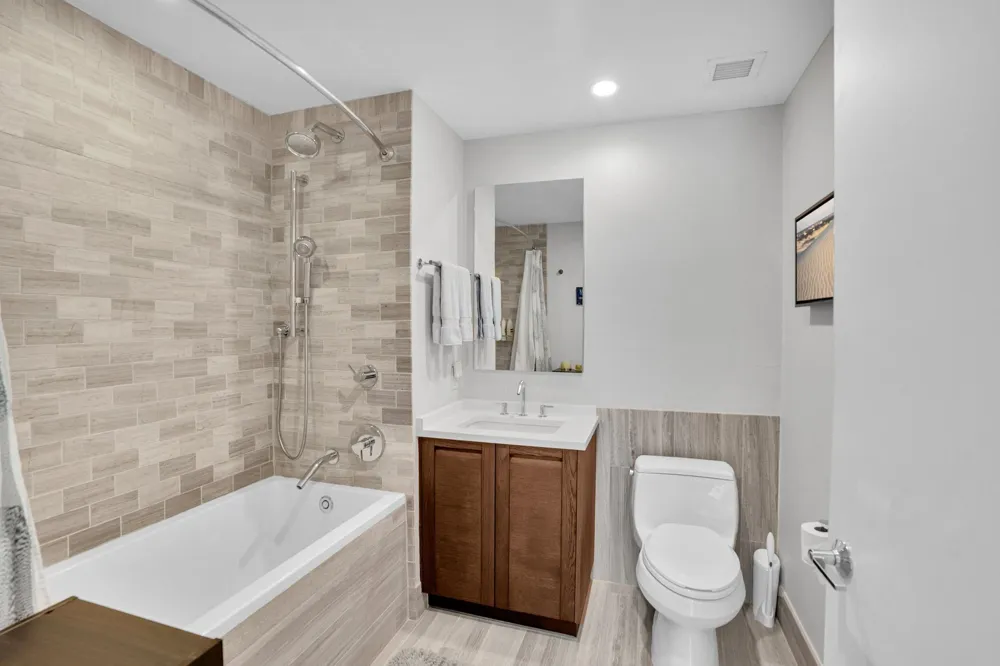 1000 AVENUE AT PORT IMPERIAL Weehawken, NJ 07087