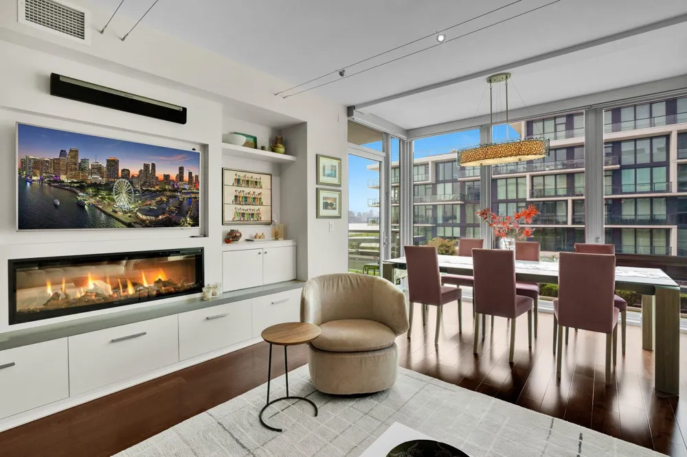 1000 AVENUE AT PORT IMPERIAL Weehawken, NJ 07087