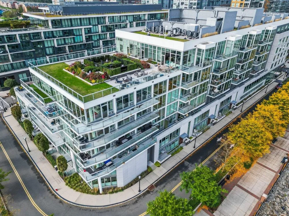 1000 AVENUE AT PORT IMPERIAL Weehawken, NJ 07087