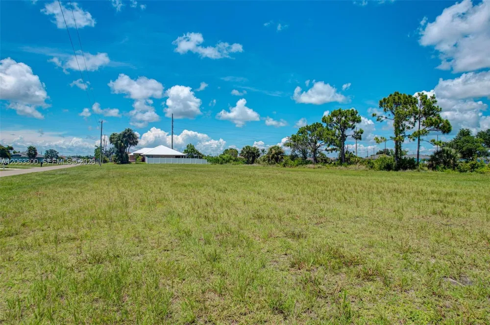 2625 NE 5th Cape Coral, FL 33909