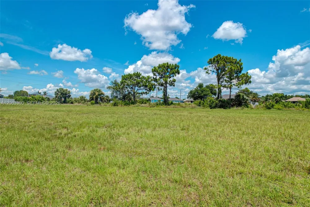 2625 NE 5th Cape Coral, FL 33909