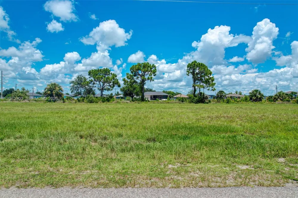 2625 NE 5th Cape Coral, FL 33909