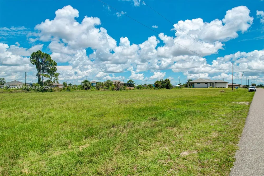 2625 NE 5th Cape Coral, FL 33909