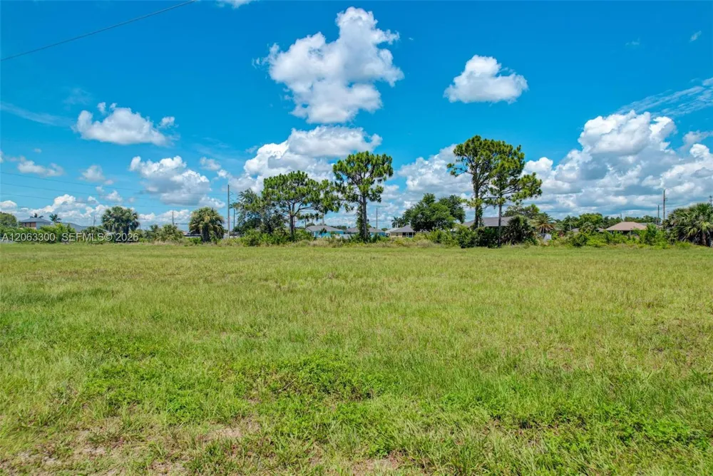 2625 NE 5th Cape Coral, FL 33909
