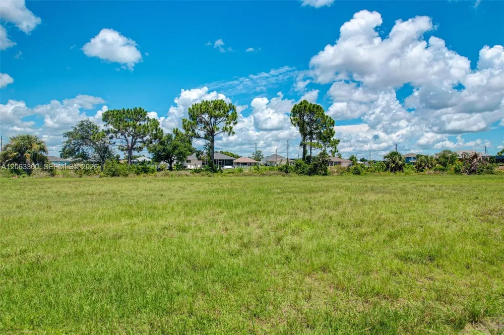 2625 NE 5th Cape Coral, FL 33909