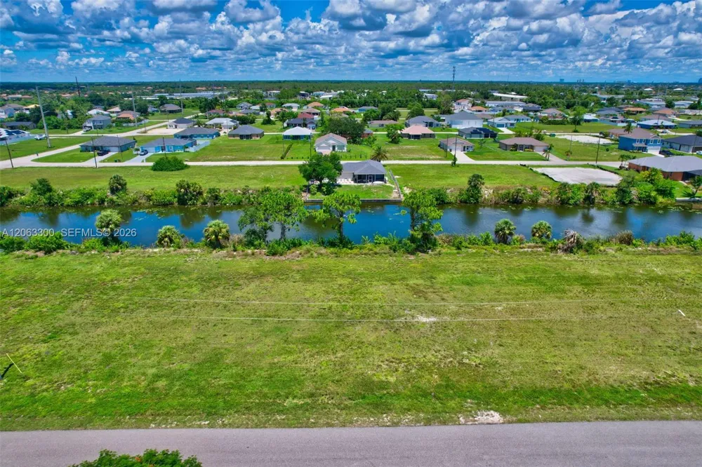 2625 NE 5th Cape Coral, FL 33909