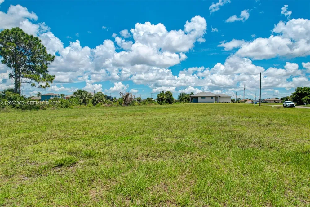 2625 NE 5th Cape Coral, FL 33909