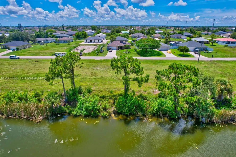 2625 NE 5th Cape Coral, FL 33909