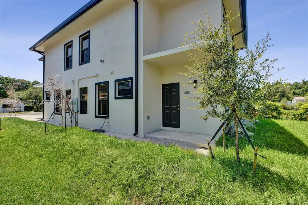 3051 NW 59th St Miami, FL 33142