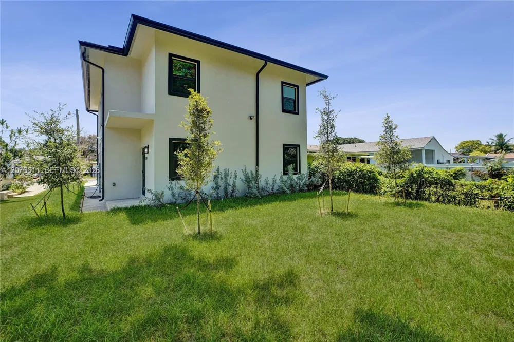 3051 NW 59th St Miami, FL 33142
