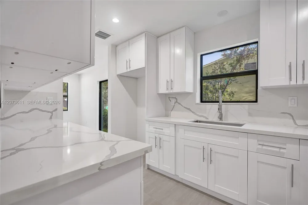3051 NW 59th St Miami, FL 33142