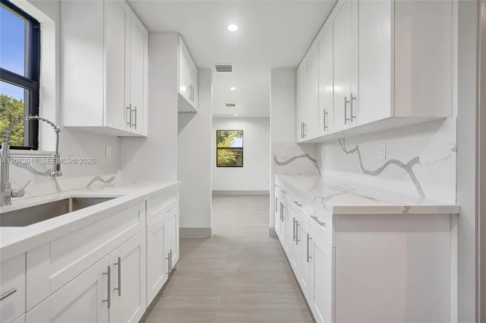 3051 NW 59th St Miami, FL 33142