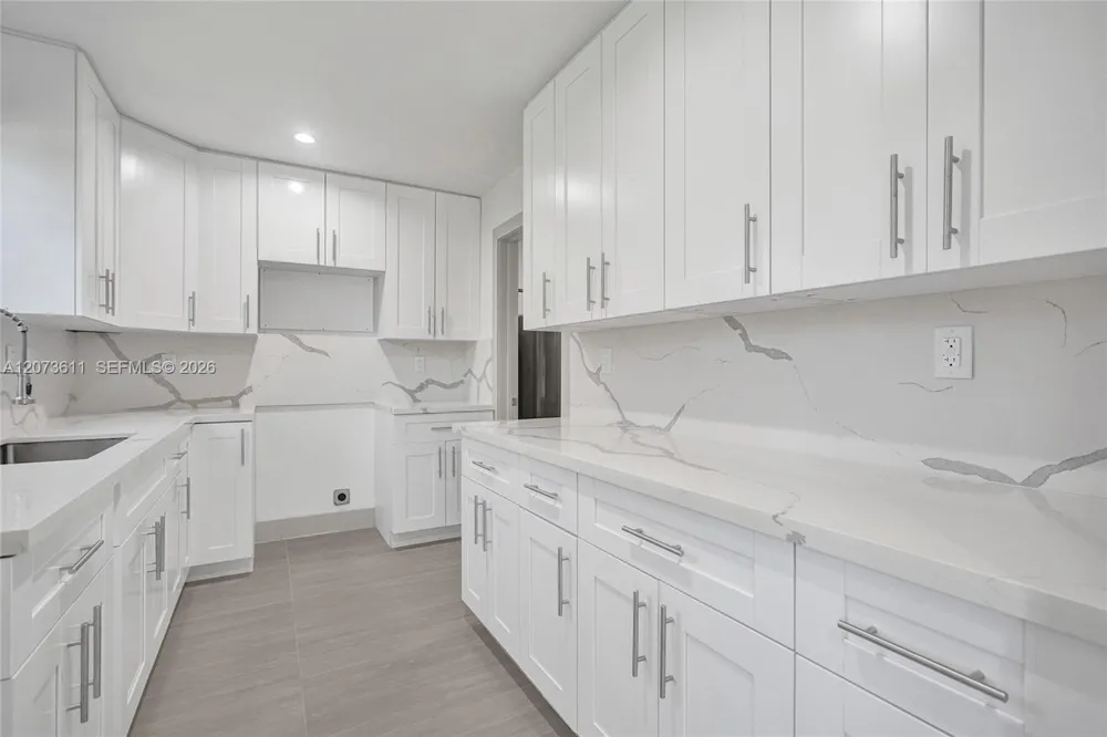 3051 NW 59th St Miami, FL 33142