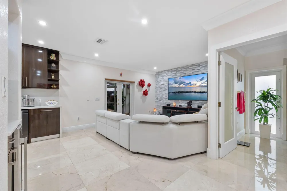 15580 SW 176TH TERRACE Miami, FL 33187