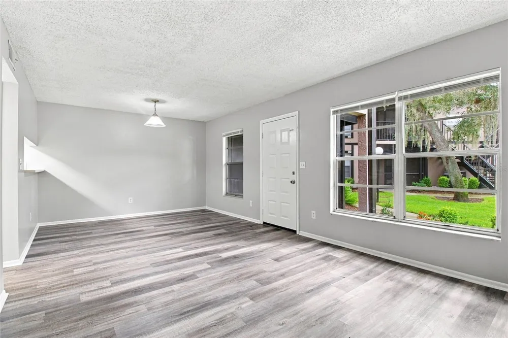4021 TUMBLE WOOD TRAIL #102 Tampa, FL 33613
