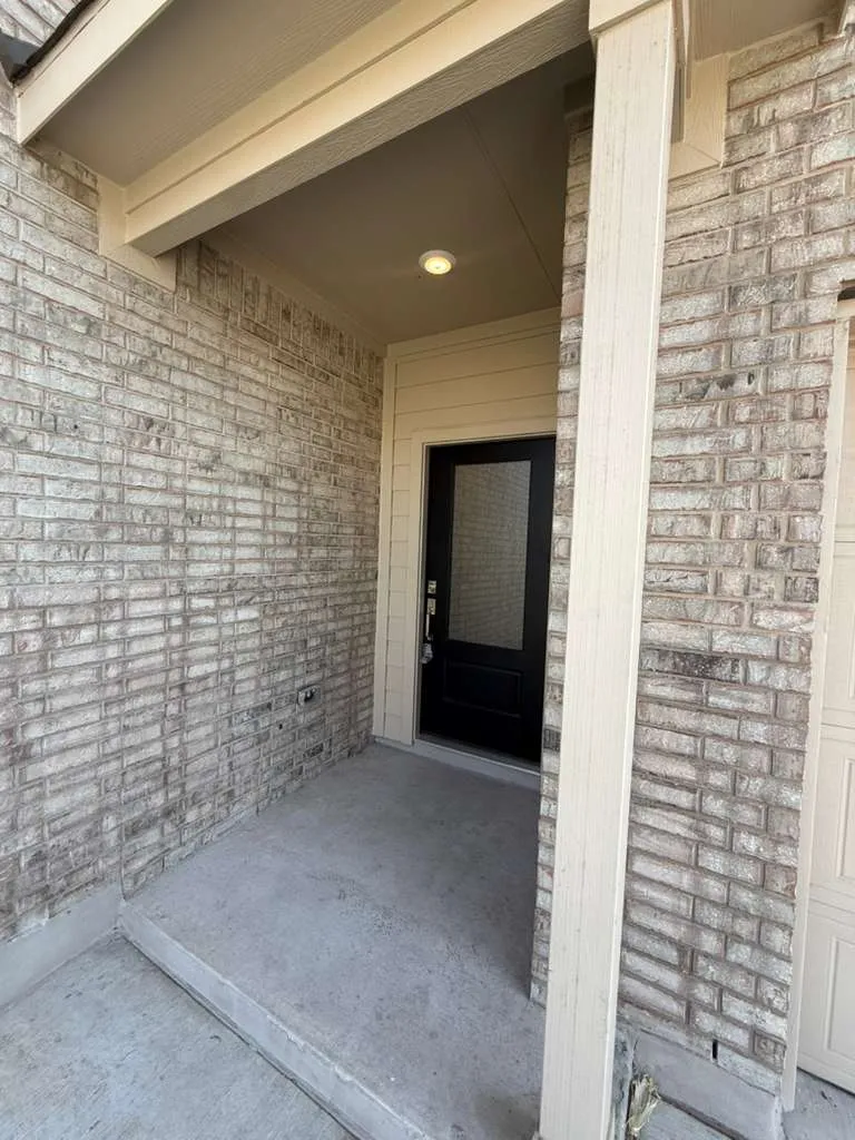 124 Brabham Loop Hutto, TX 78634