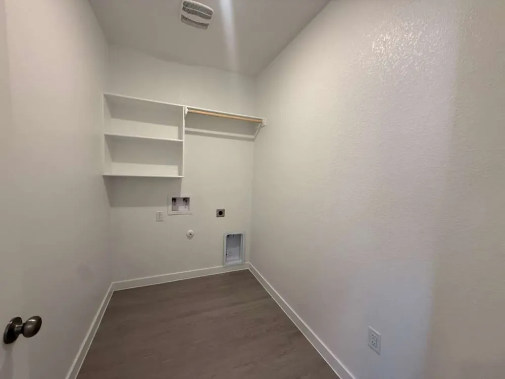 124 Brabham Loop Hutto, TX 78634
