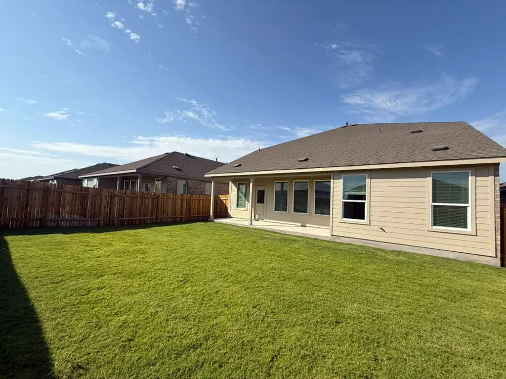 124 Brabham Loop Hutto, TX 78634