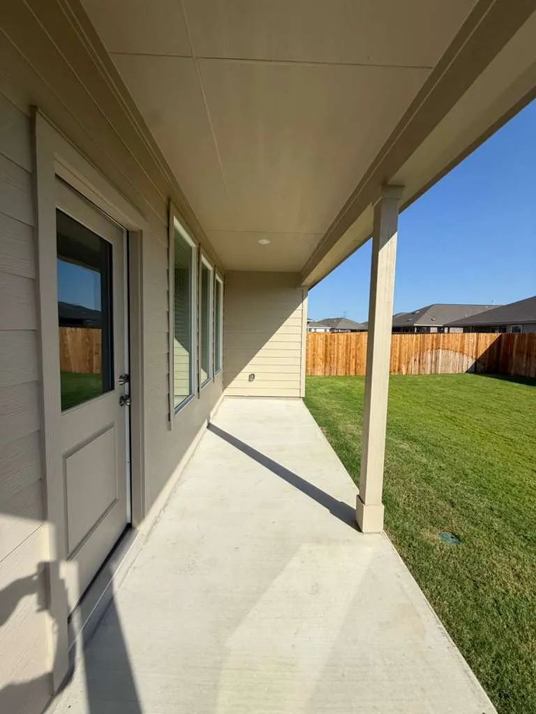 124 Brabham Loop Hutto, TX 78634