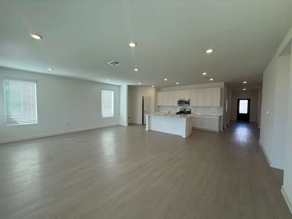124 Brabham Loop Hutto, TX 78634