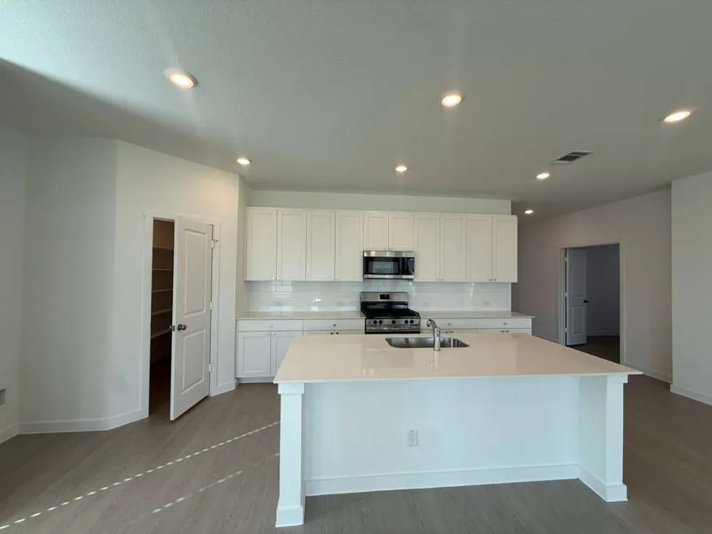 124 Brabham Loop Hutto, TX 78634