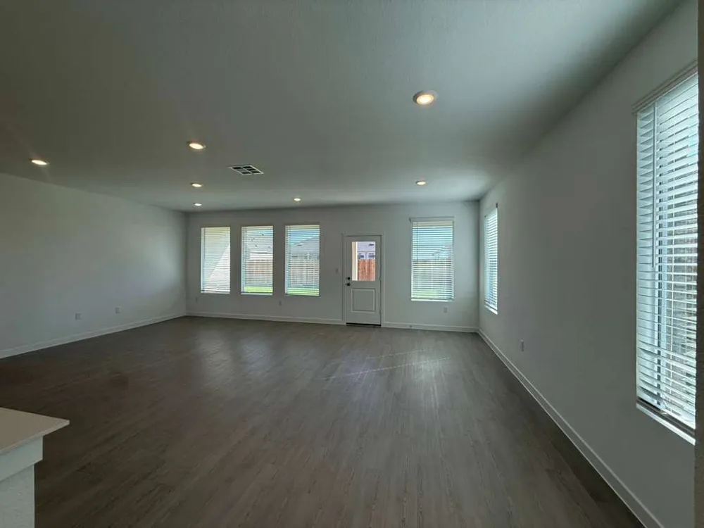124 Brabham Loop Hutto, TX 78634