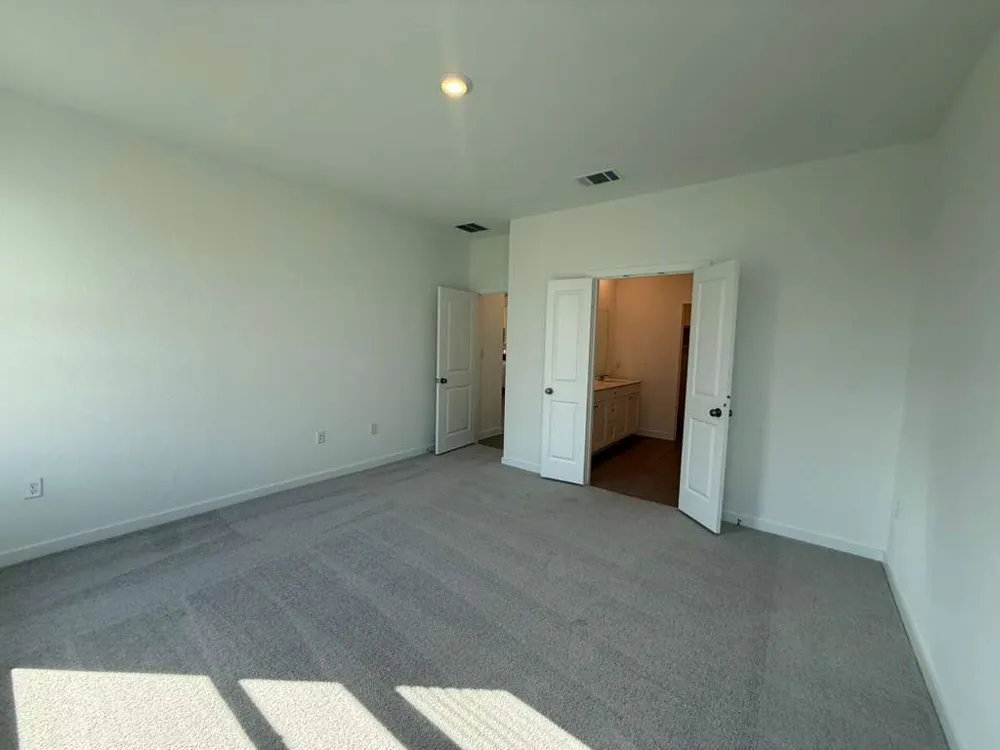 124 Brabham Loop Hutto, TX 78634