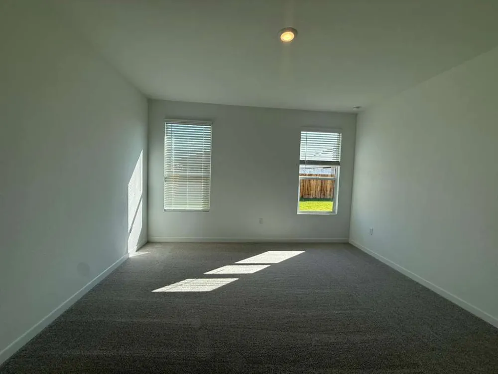 124 Brabham Loop Hutto, TX 78634