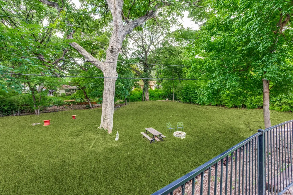 4316 Springbranch Drive Benbrook, TX 76116