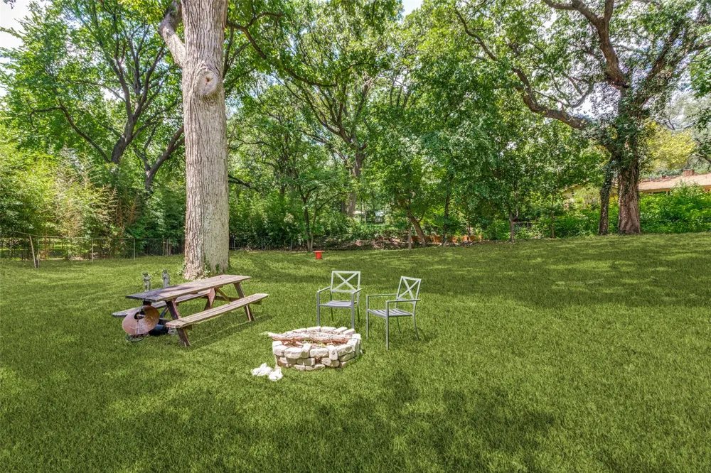 4316 Springbranch Drive Benbrook, TX 76116