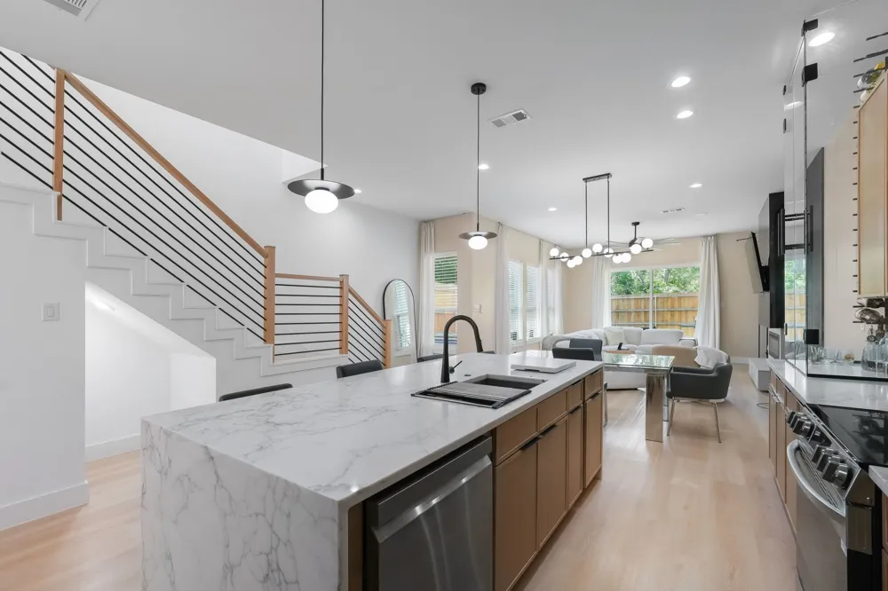 1908 Duluth Street Dallas, TX 75212