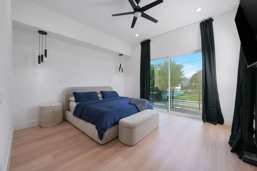 1908 Duluth Street Dallas, TX 75212