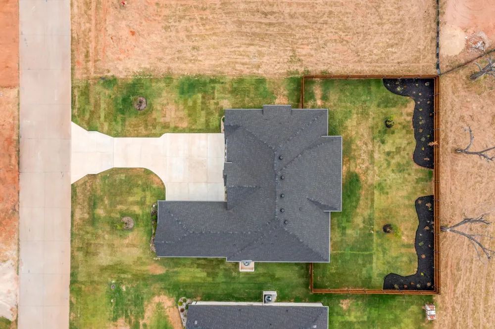 2172 Middlewood Circle Granbury, TX 76049