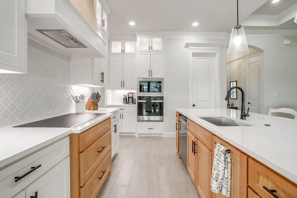 2172 Middlewood Circle Granbury, TX 76049