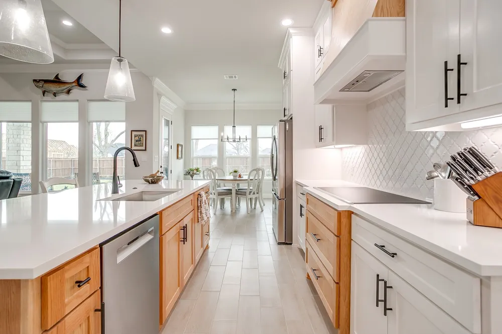 2172 Middlewood Circle Granbury, TX 76049