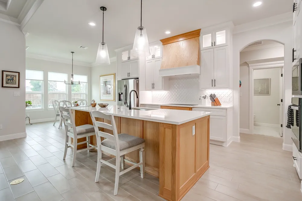 2172 Middlewood Circle Granbury, TX 76049