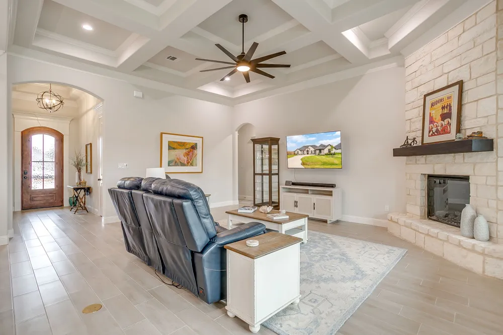 2172 Middlewood Circle Granbury, TX 76049