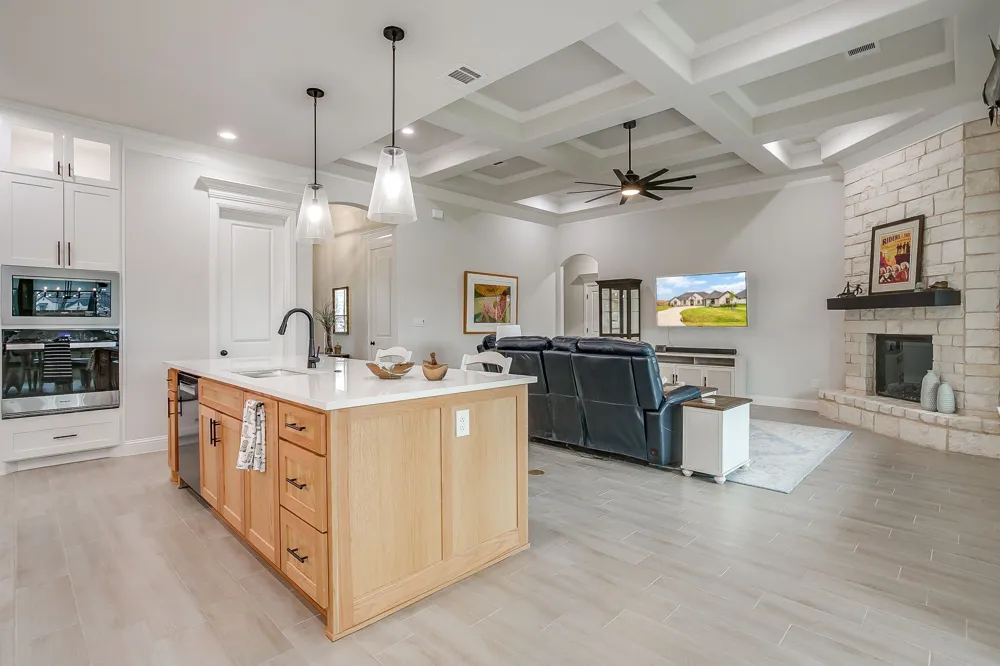 2172 Middlewood Circle Granbury, TX 76049