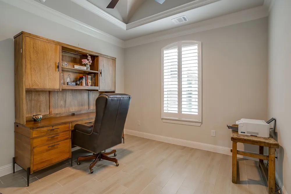 2172 Middlewood Circle Granbury, TX 76049