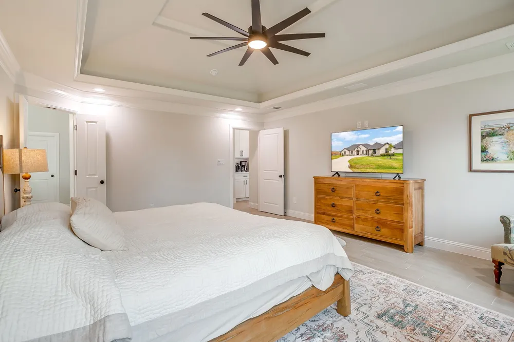 2172 Middlewood Circle Granbury, TX 76049