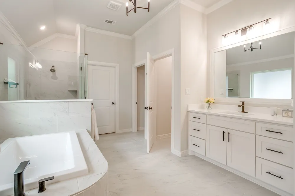 2172 Middlewood Circle Granbury, TX 76049