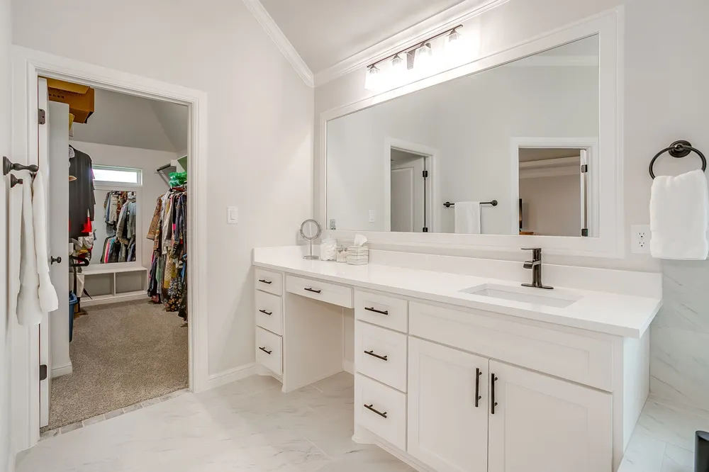 2172 Middlewood Circle Granbury, TX 76049