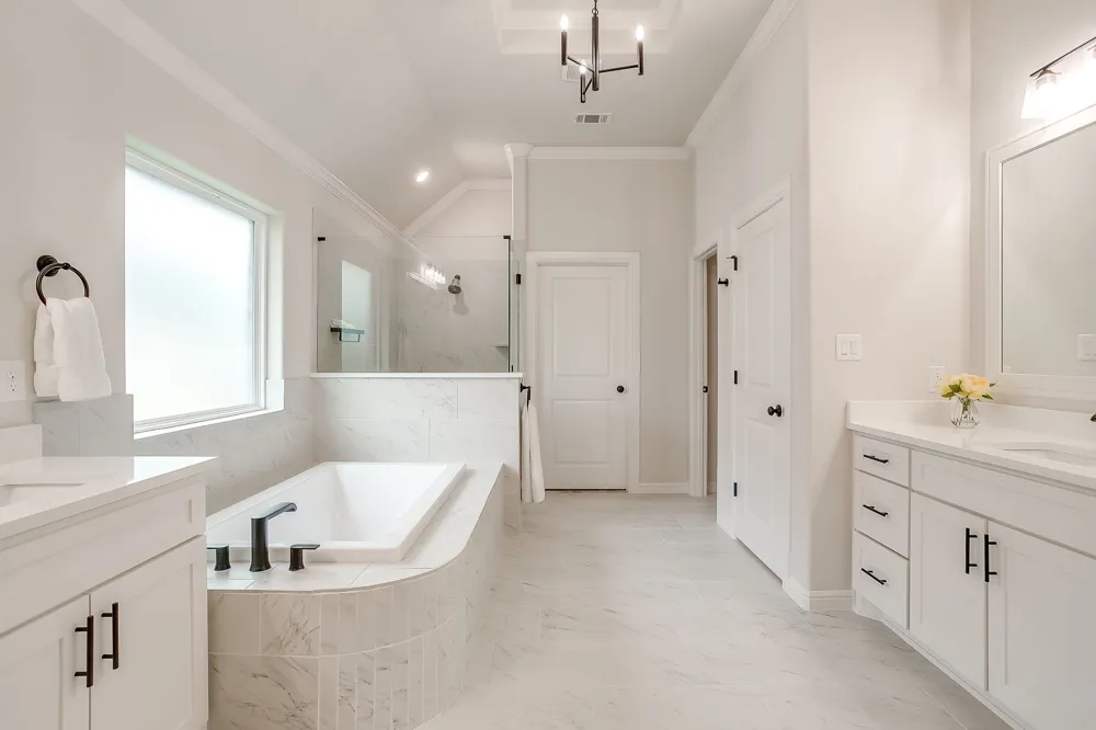 2172 Middlewood Circle Granbury, TX 76049