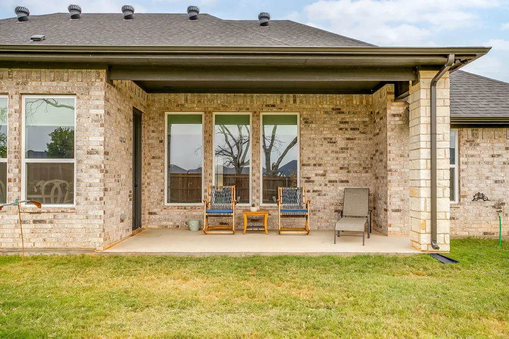 2172 Middlewood Circle Granbury, TX 76049