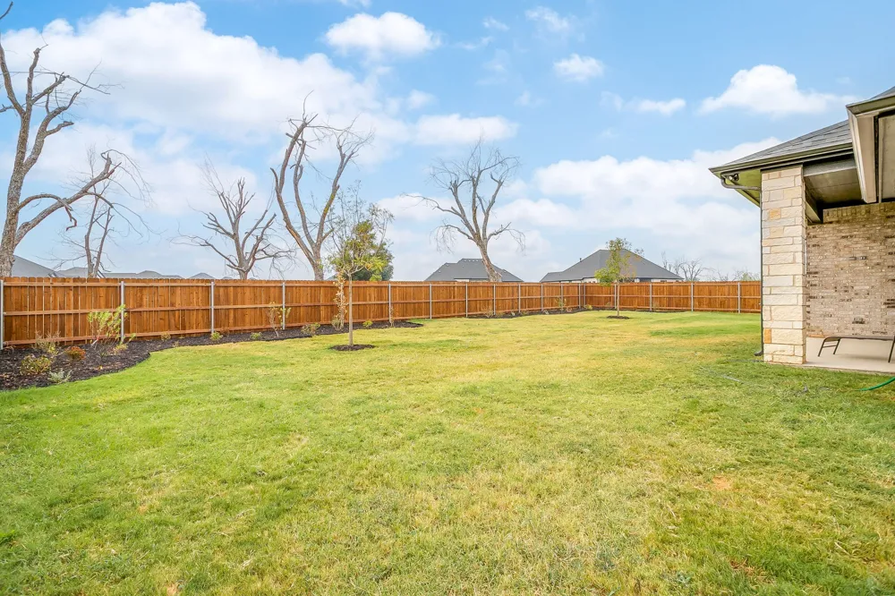 2172 Middlewood Circle Granbury, TX 76049