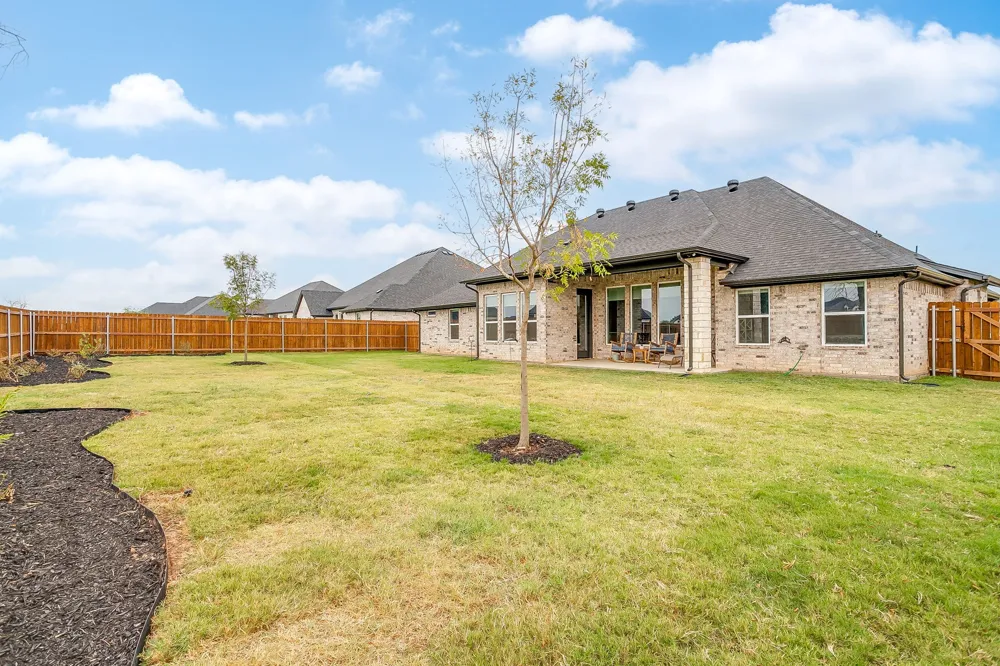 2172 Middlewood Circle Granbury, TX 76049