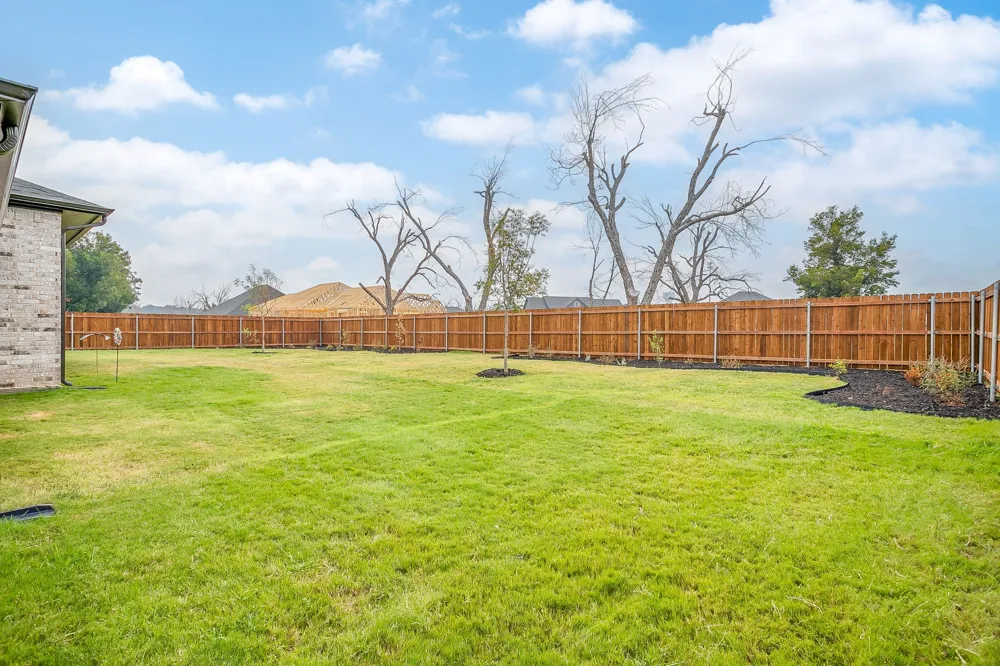 2172 Middlewood Circle Granbury, TX 76049