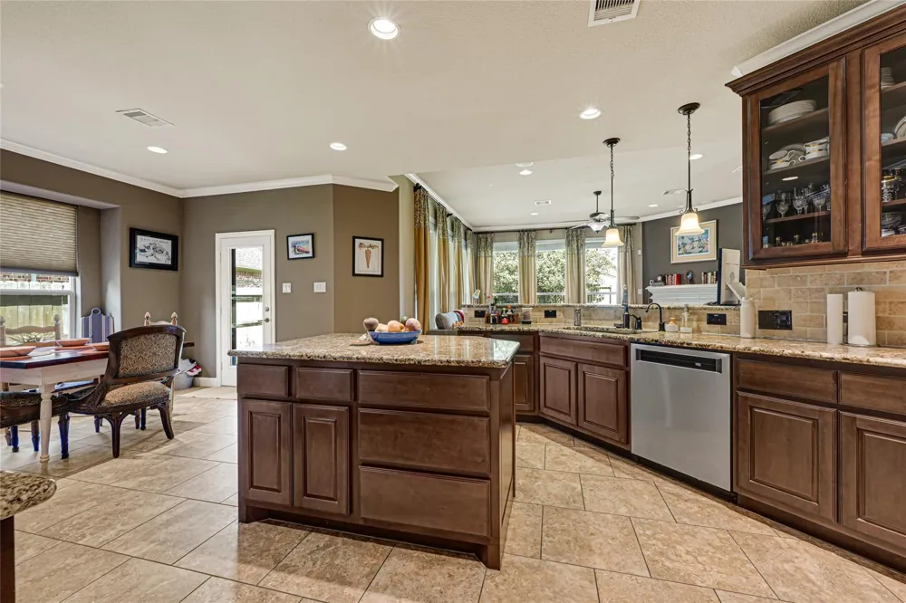 902 Cactus Ridge Court Friendswood, TX 77546