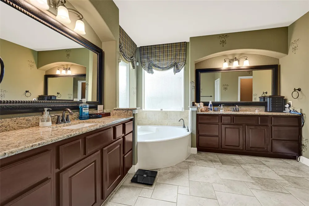 902 Cactus Ridge Court Friendswood, TX 77546